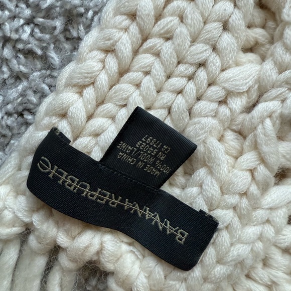 Banana republic, Elegant Cream Knit Scarf - Picture 5 of 9